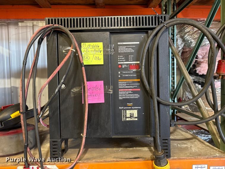 image for item ES8864 (3) Hyster pallet jacks