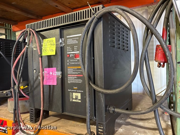 image for item ES8864 (3) Hyster pallet jacks