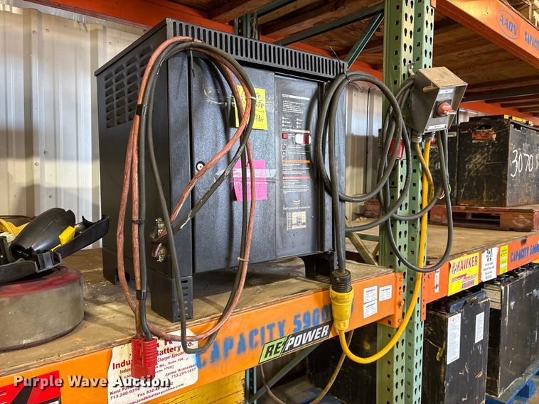 image for item ES8864 (3) Hyster pallet jacks