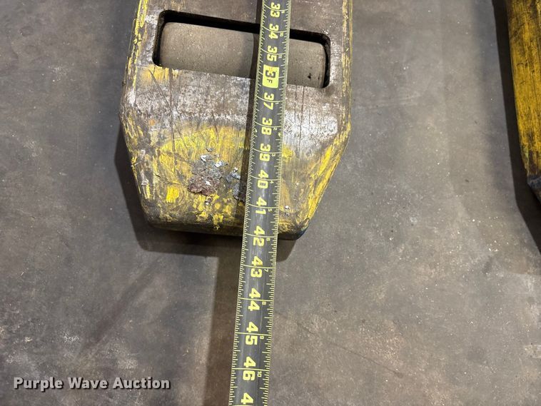 image for item ES8864 (3) Hyster pallet jacks