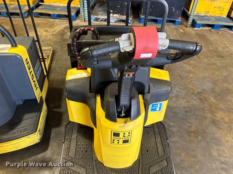 image for item ES8864 (3) Hyster pallet jacks