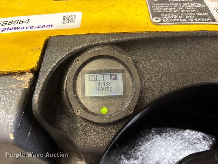 image for item ES8864 (3) Hyster pallet jacks