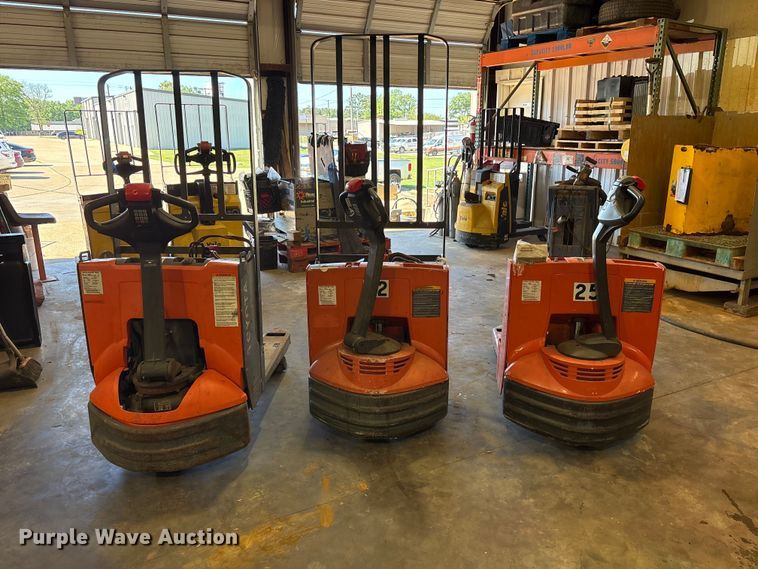 image for item ES8865 (3) Toyota pallet jacks