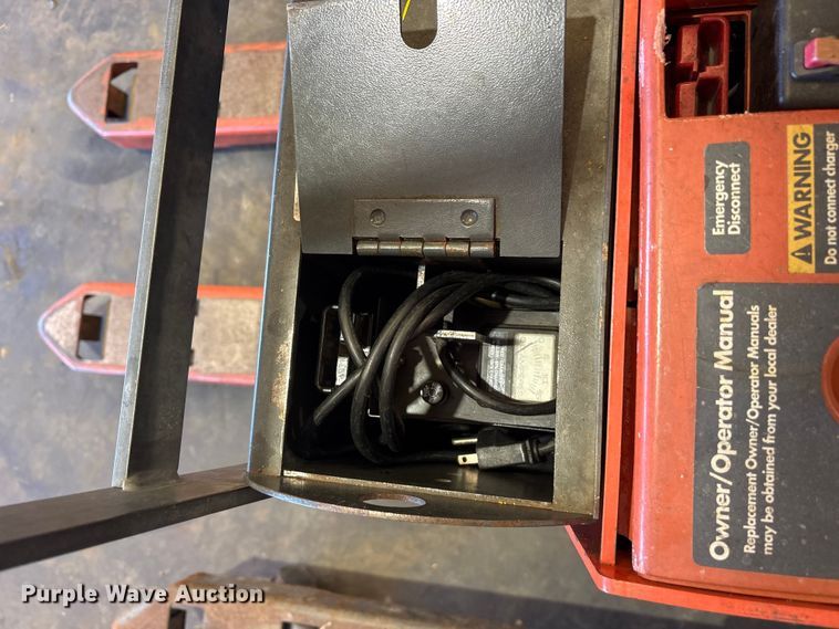 image for item ES8865 (3) Toyota pallet jacks