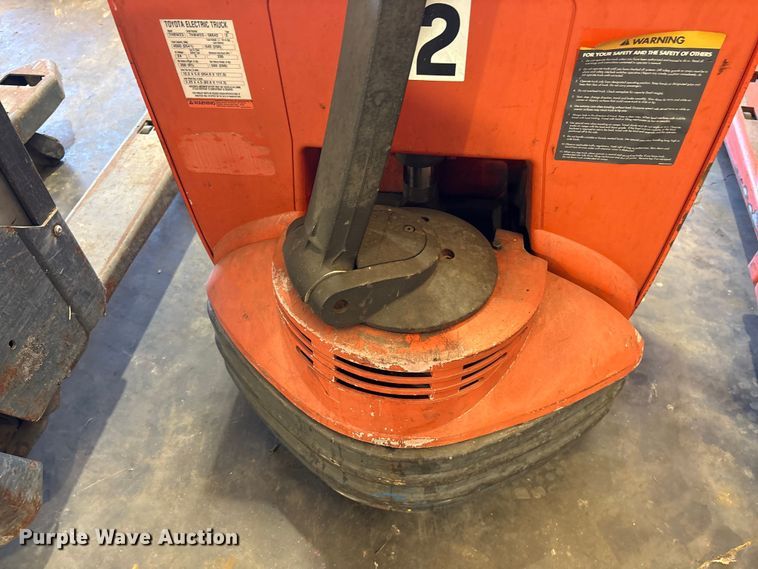 image for item ES8865 (3) Toyota pallet jacks