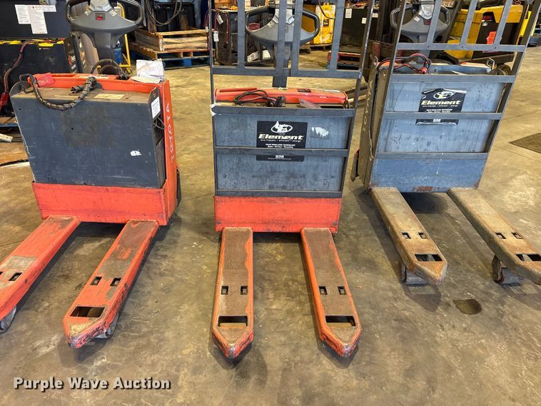 image for item ES8865 (3) Toyota pallet jacks