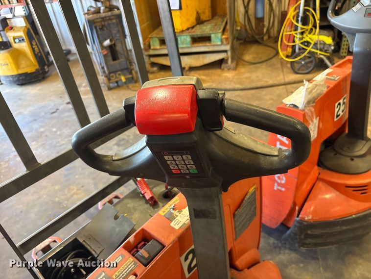 image for item ES8865 (3) Toyota pallet jacks