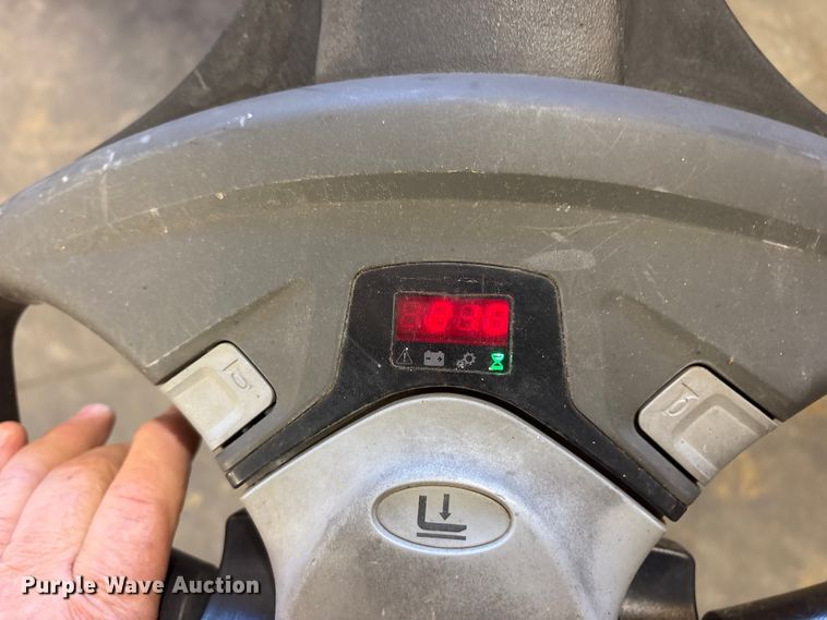 image for item ES8865 (3) Toyota pallet jacks