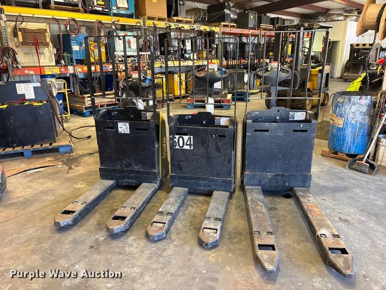 image for item ES8866 (3) Yale pallet jacks
