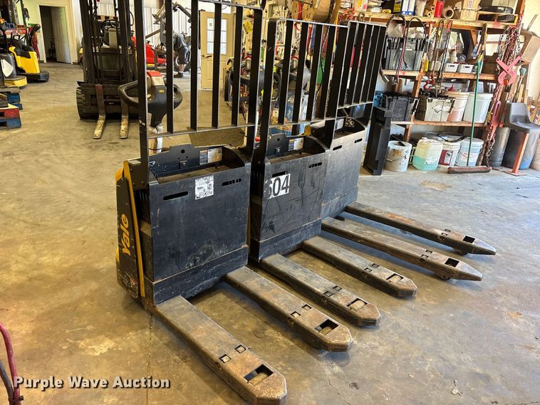 image for item ES8866 (3) Yale pallet jacks