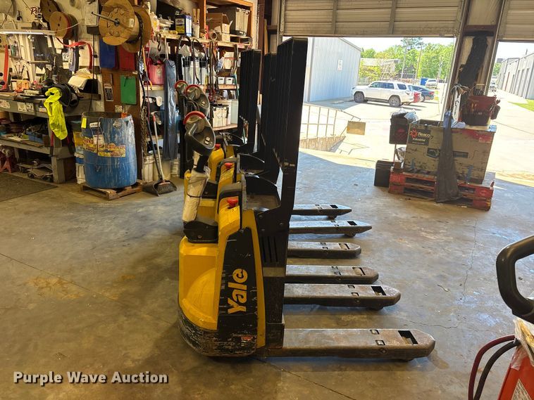 image for item ES8866 (3) Yale pallet jacks