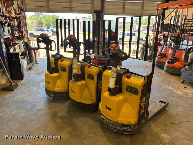 image for item ES8866 (3) Yale pallet jacks