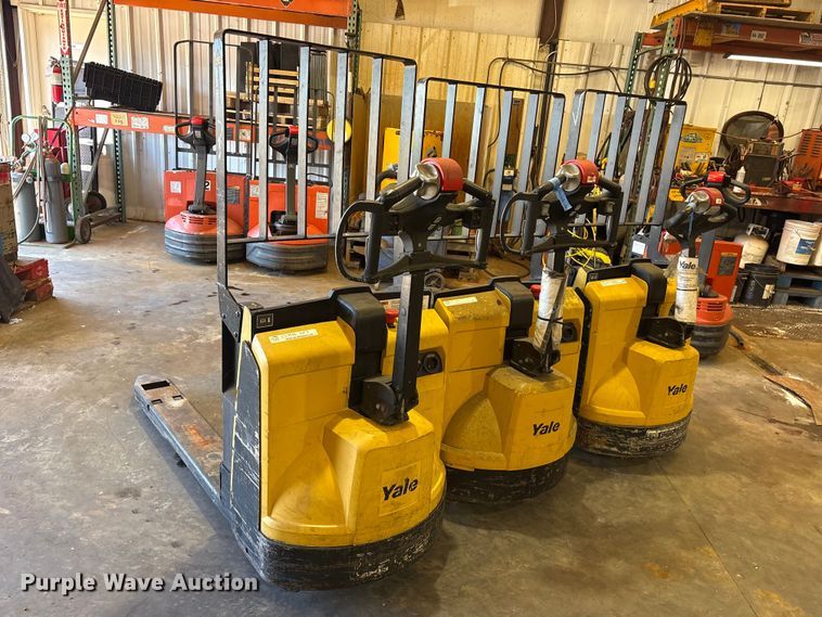 image for item ES8866 (3) Yale pallet jacks