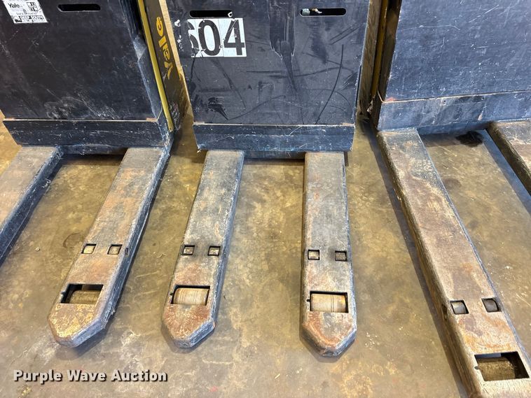 image for item ES8866 (3) Yale pallet jacks