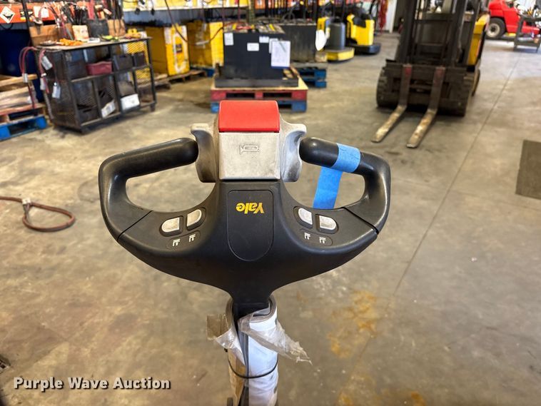 image for item ES8866 (3) Yale pallet jacks