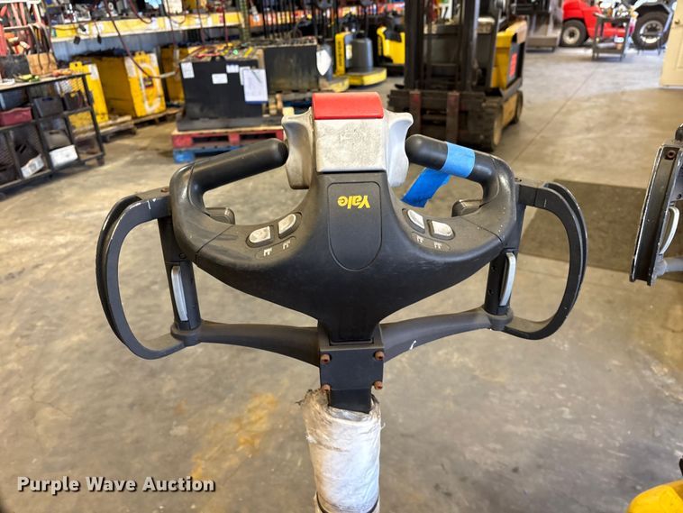 image for item ES8866 (3) Yale pallet jacks
