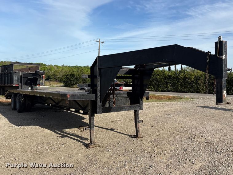 image for item ES8872 1998 Pro-Trak equipment trailer