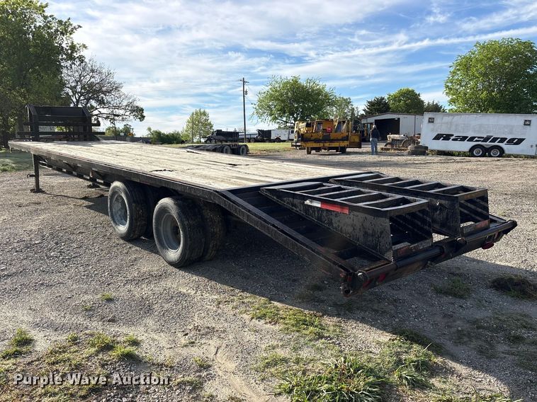 image for item ES8872 1998 Pro-Trak equipment trailer