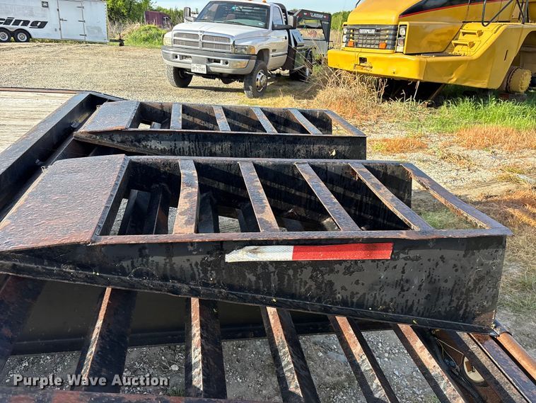 image for item ES8872 1998 Pro-Trak equipment trailer