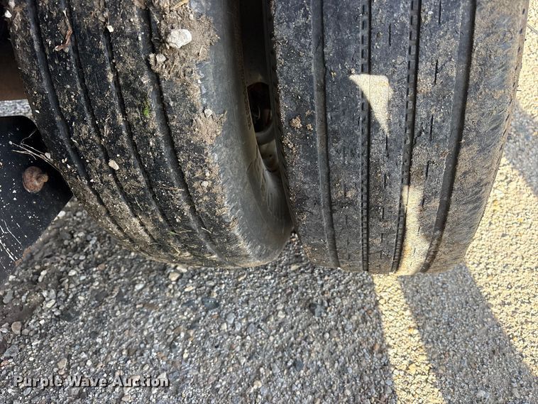 image for item ES8872 1998 Pro-Trak equipment trailer