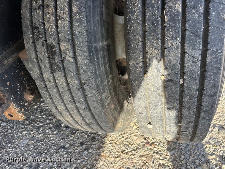 image for item ES8872 1998 Pro-Trak equipment trailer