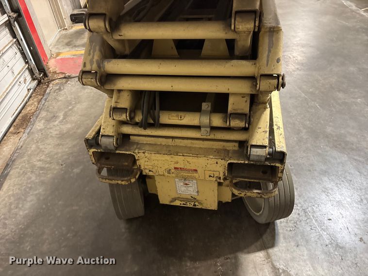 image for item ES8895 JLG 2632E2 scissor lift