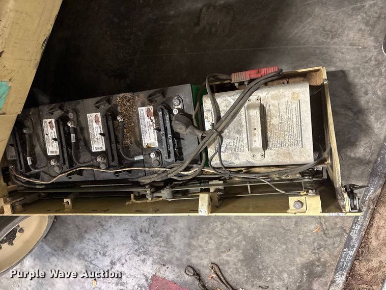 image for item ES8895 JLG 2632E2 scissor lift