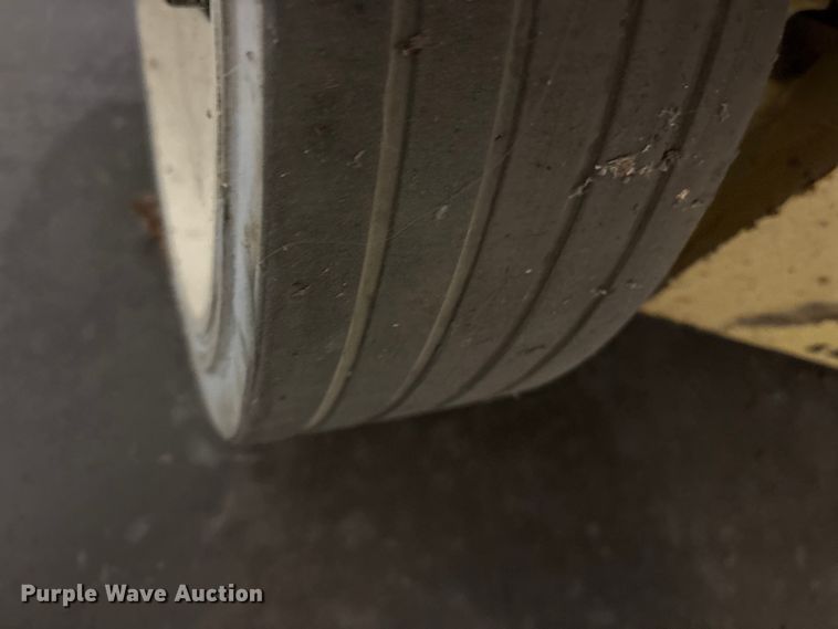 image for item ES8895 JLG 2632E2 scissor lift