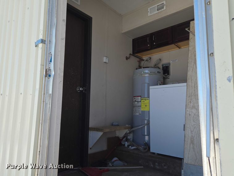 image for item ET1216 2012 Britco  8 x 20 mobile home 