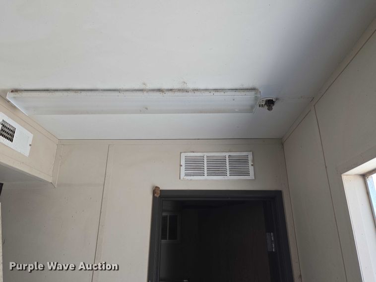 image for item ET1216 2012 Britco  8 x 20 mobile home 