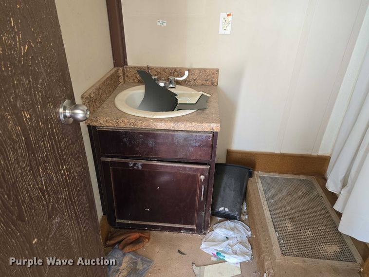 image for item ET1216 2012 Britco  8 x 20 mobile home 