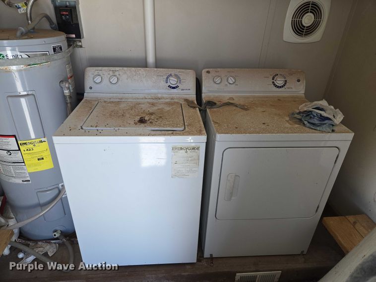 image for item ET1216 2012 Britco  8 x 20 mobile home 