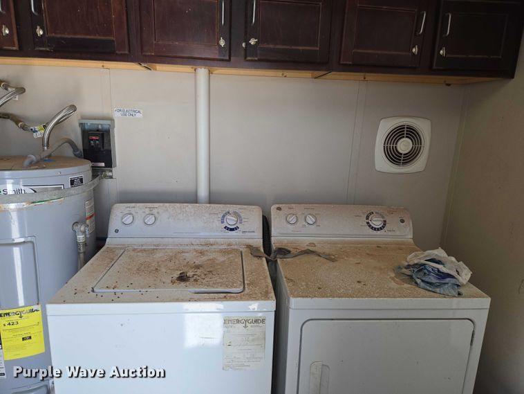 image for item ET1216 2012 Britco  8 x 20 mobile home 