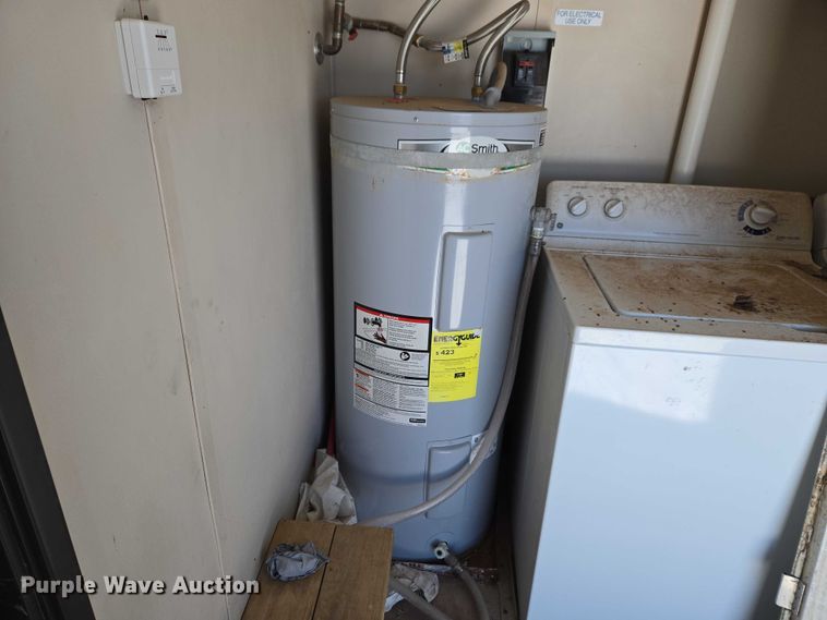 image for item ET1216 2012 Britco  8 x 20 mobile home 