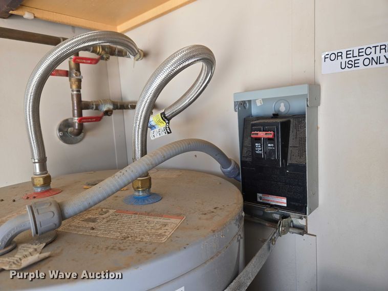 image for item ET1216 2012 Britco  8 x 20 mobile home 