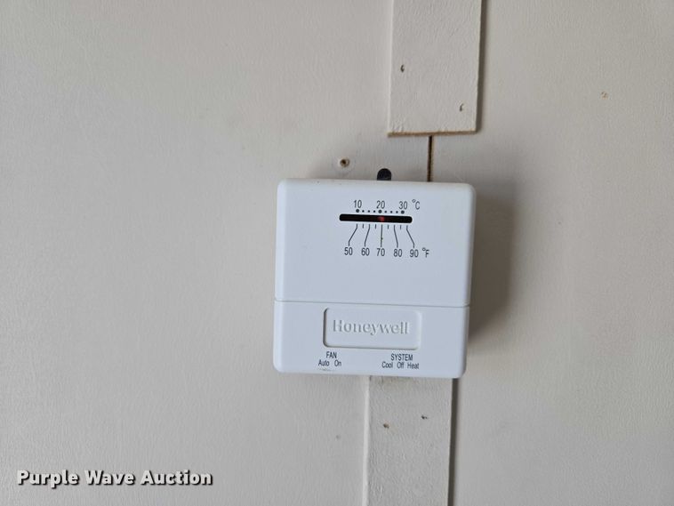 image for item ET1216 2012 Britco  8 x 20 mobile home 