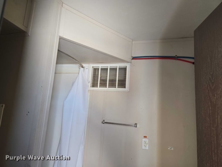 image for item ET1216 2012 Britco  8 x 20 mobile home 