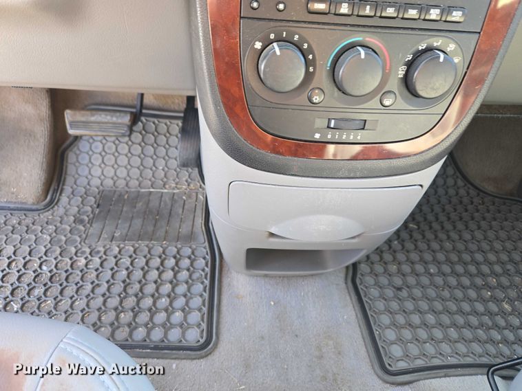 image for item ET1395 2008 Chevrolet Uplander van