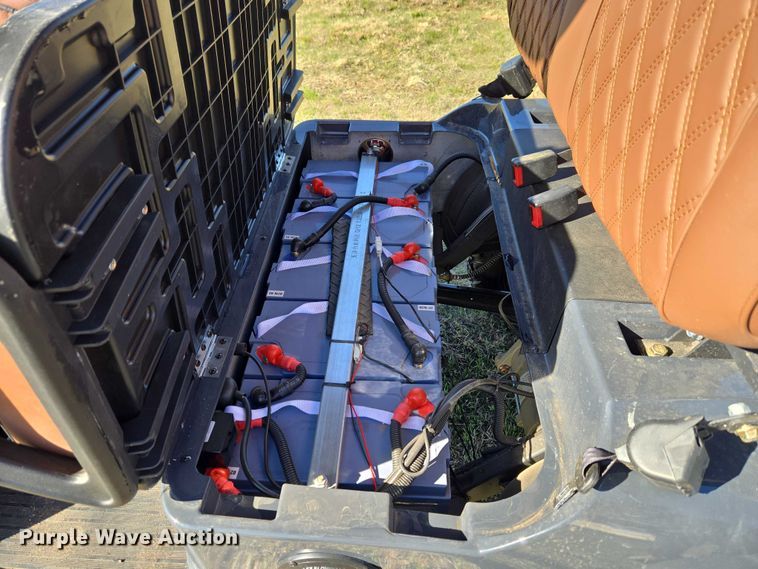 image for item ET1488 2025 IR IRGC80 golf cart