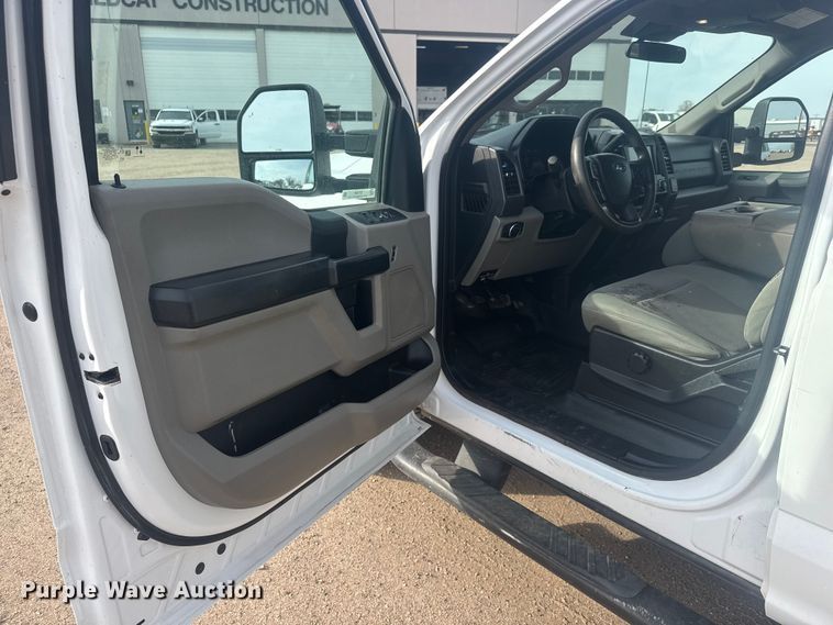 image for item ET1841 2021 Ford F250 Super Duty XL Crew Cab pickup truck