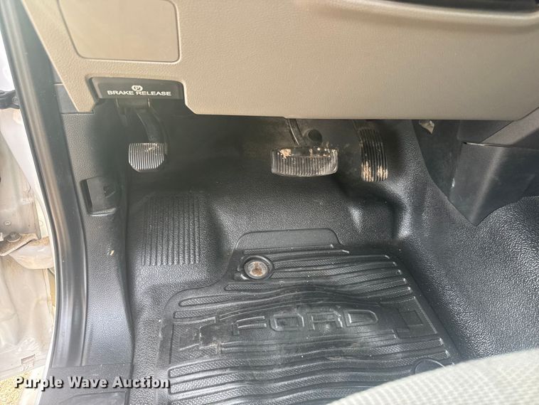 image for item ET1841 2021 Ford F250 Super Duty XL Crew Cab pickup truck