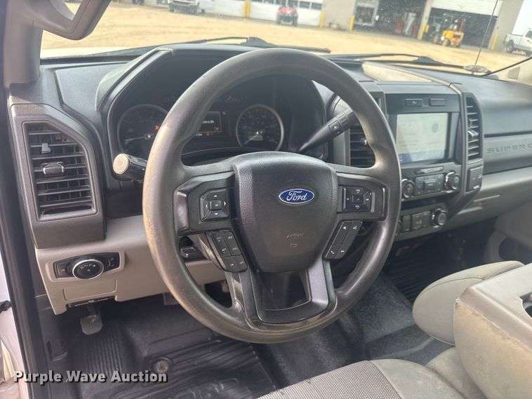 image for item ET1841 2021 Ford F250 Super Duty XL Crew Cab pickup truck
