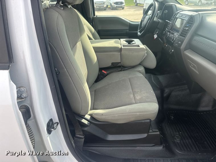 image for item ET1841 2021 Ford F250 Super Duty XL Crew Cab pickup truck
