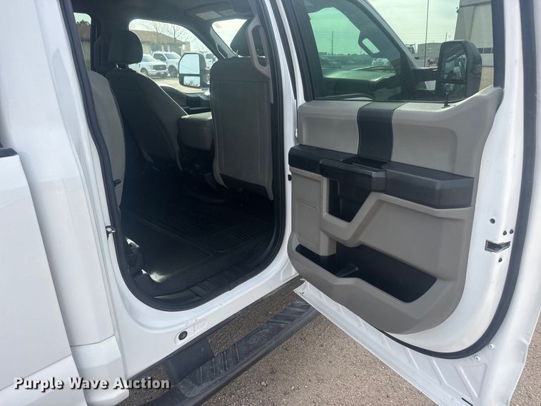 image for item ET1841 2021 Ford F250 Super Duty XL Crew Cab pickup truck