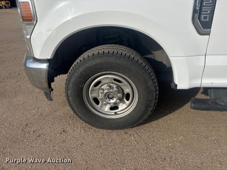 image for item ET1841 2021 Ford F250 Super Duty XL Crew Cab pickup truck