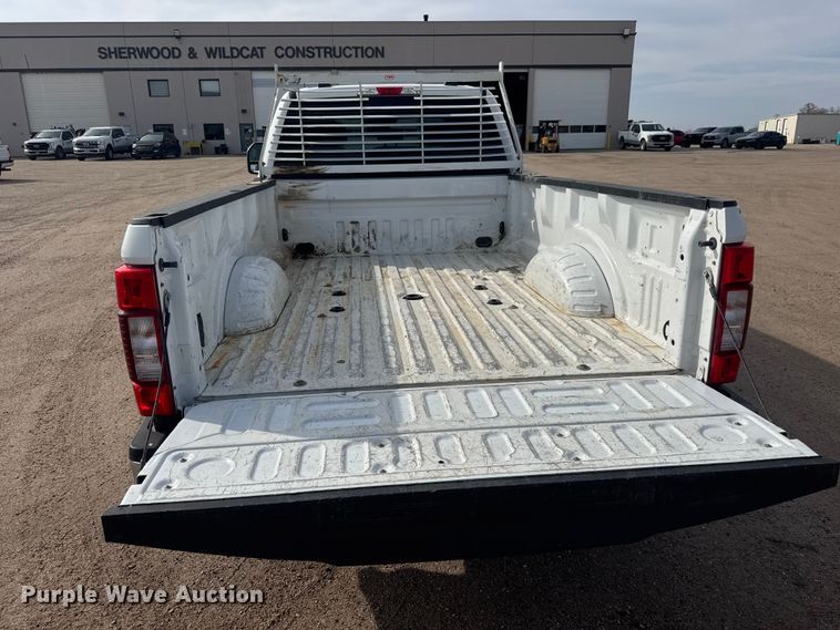 image for item ET1842 2021 Ford F250 Super Duty XL Crew Cab pickup truck