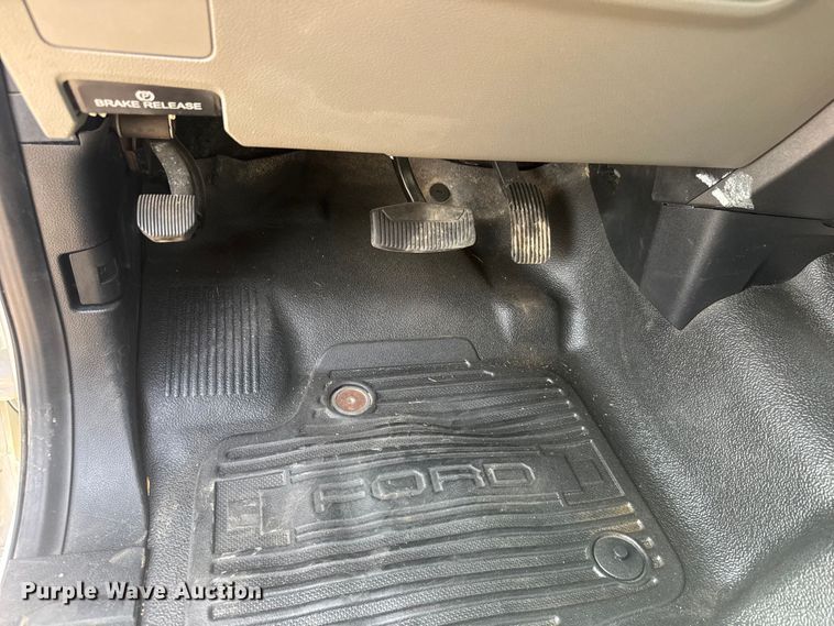 image for item ET1842 2021 Ford F250 Super Duty XL Crew Cab pickup truck