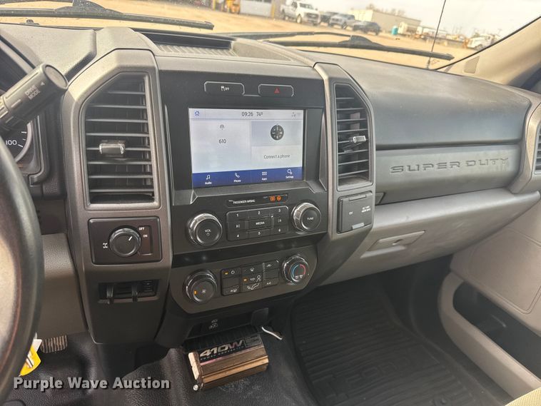 image for item ET1842 2021 Ford F250 Super Duty XL Crew Cab pickup truck