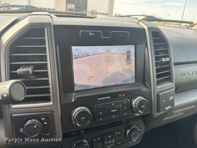 image for item ET1842 2021 Ford F250 Super Duty XL Crew Cab pickup truck