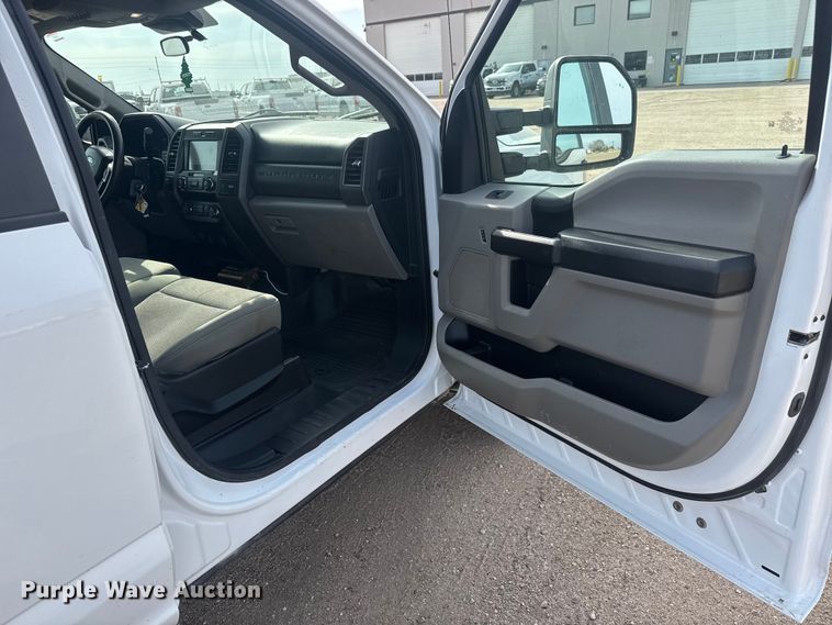 image for item ET1842 2021 Ford F250 Super Duty XL Crew Cab pickup truck